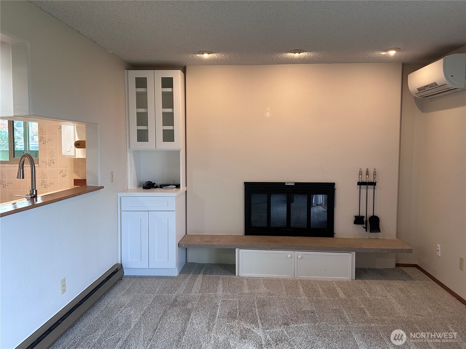 1301 South 3rd Avenue, Unit 7D Sequim, WA 98382 - Photo 21 of 32 a living room with stainless steel appliances kitchen island granite countertop a refrigerator stove and sink