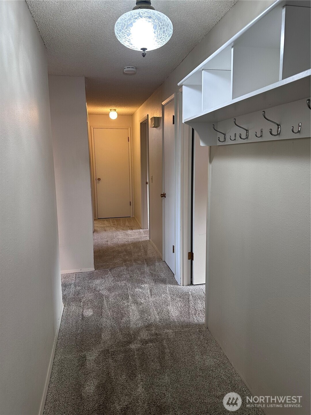 1301 South 3rd Avenue, Unit 7D Sequim, WA 98382 - Photo 3 of 32 a view of a hallway
