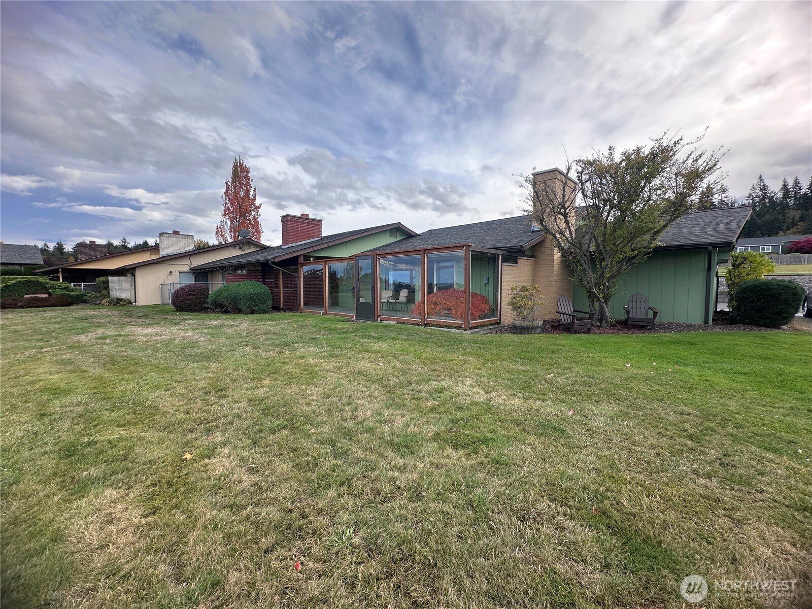 1301 South 3rd Avenue, Unit 7D Sequim, WA 98382 - Photo 31 of 32 a front view of a house with garden