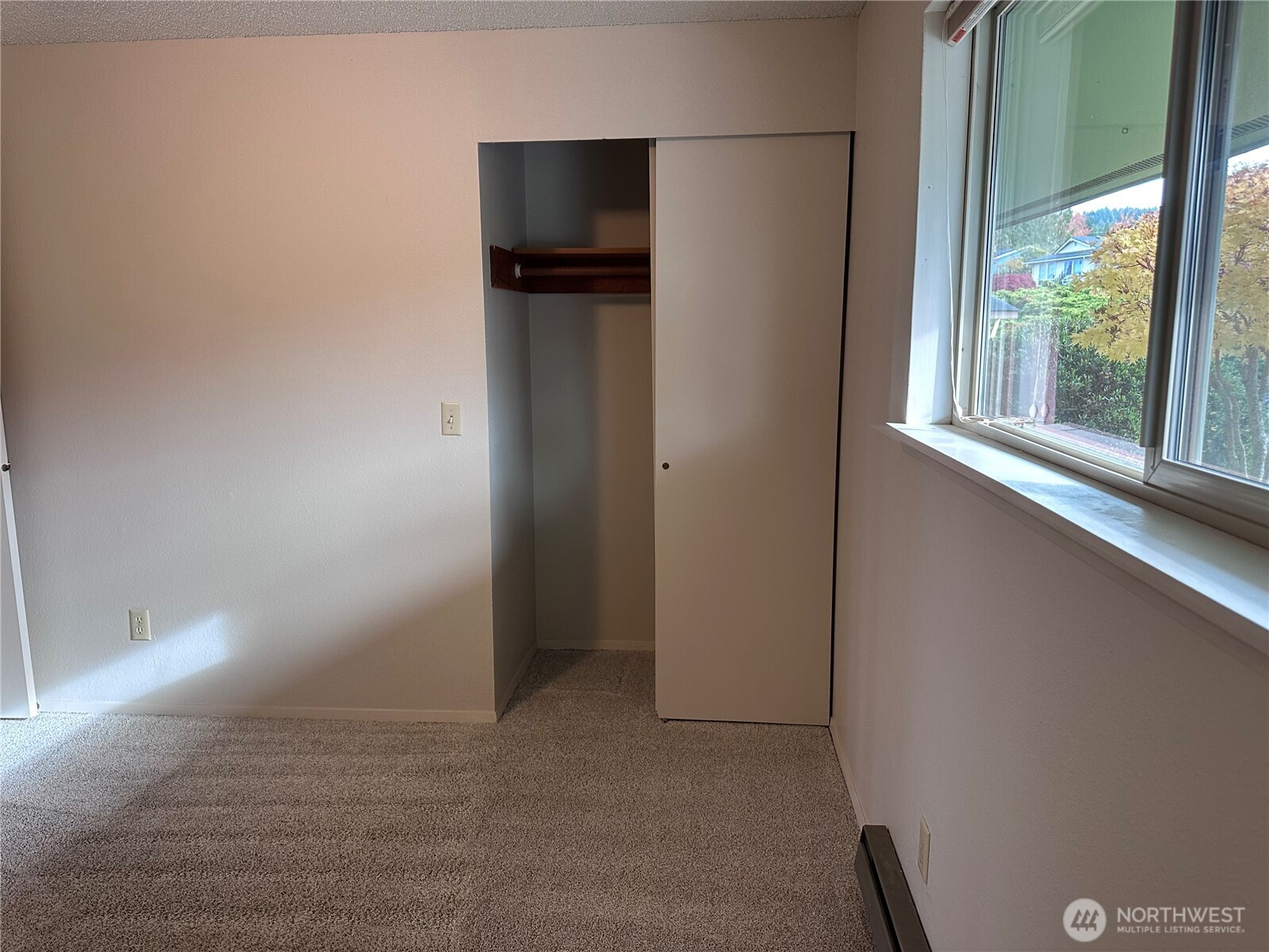 1301 South 3rd Avenue, Unit 7D Sequim, WA 98382 - Photo 5 of 32 a view of hallway with a fan