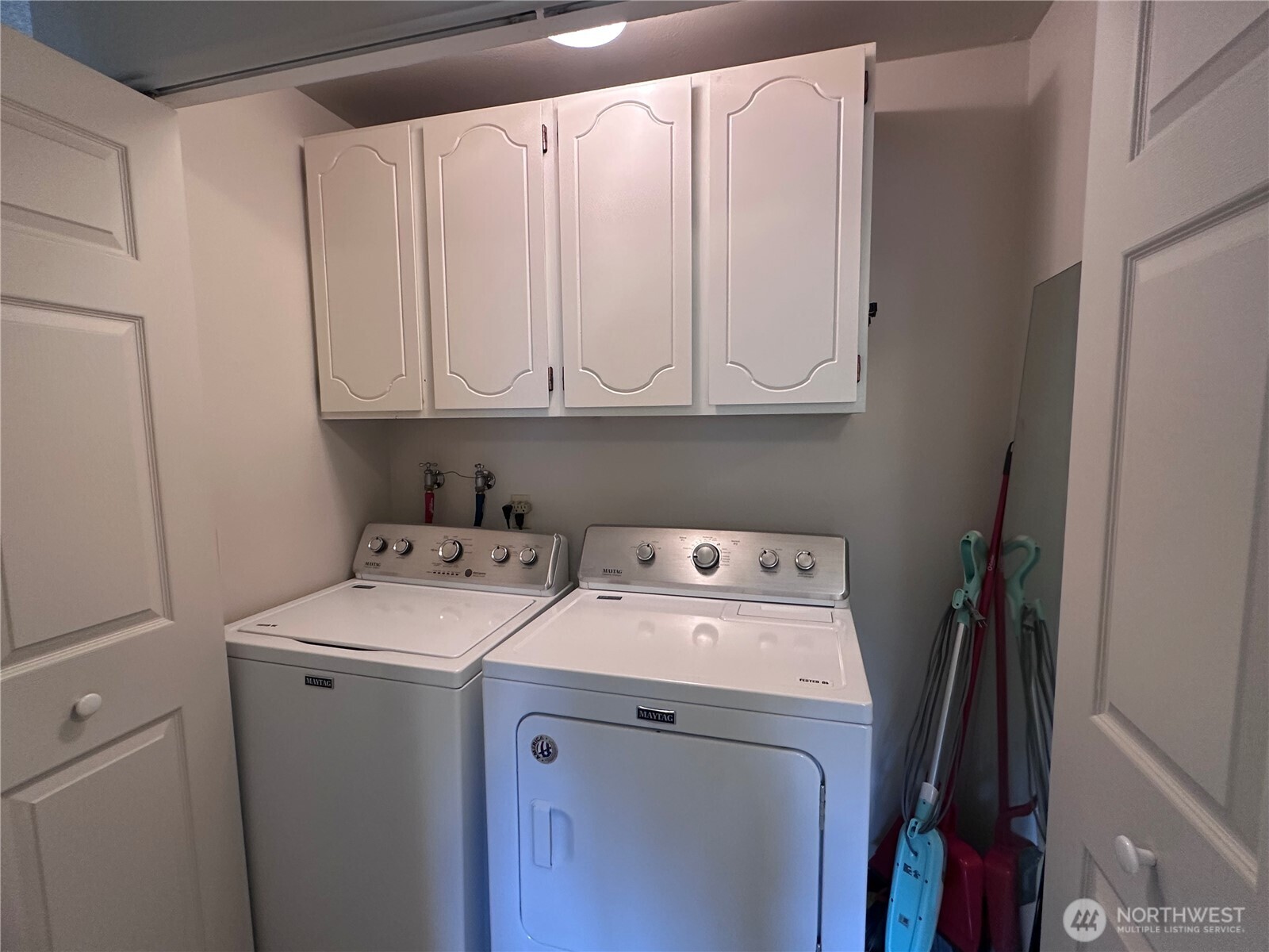 1301 South 3rd Avenue, Unit 7D Sequim, WA 98382 - Photo 7 of 32 a utility room with dryer and washer