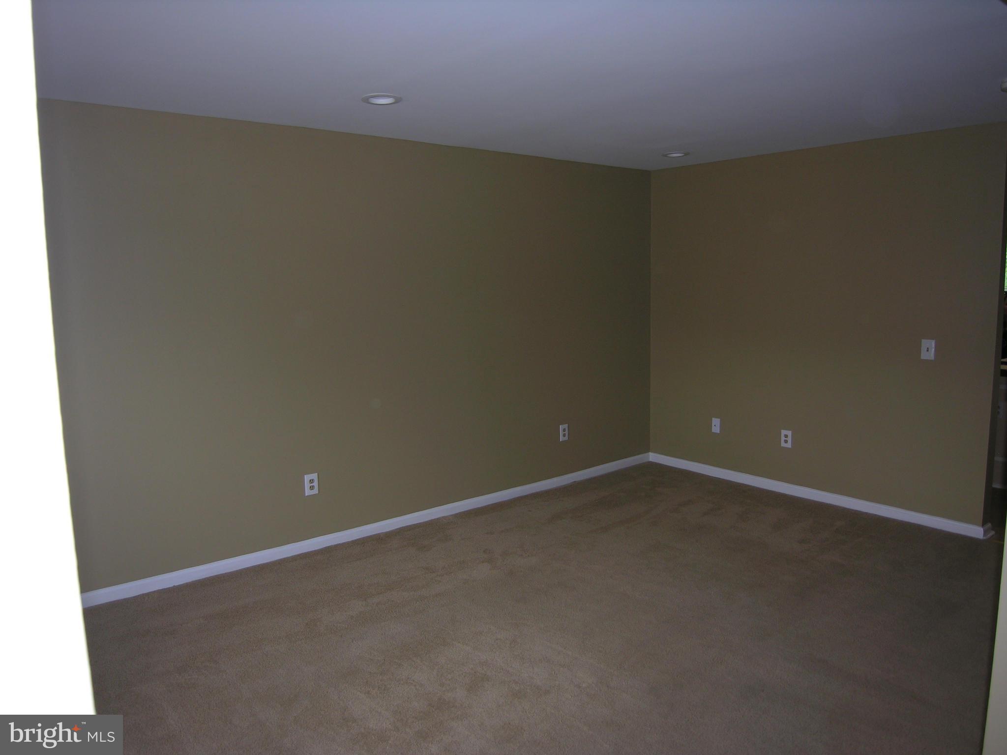 10948 Baskerville Road Reisterstown, MD 21136 - Photo 9 of 22 Living Room