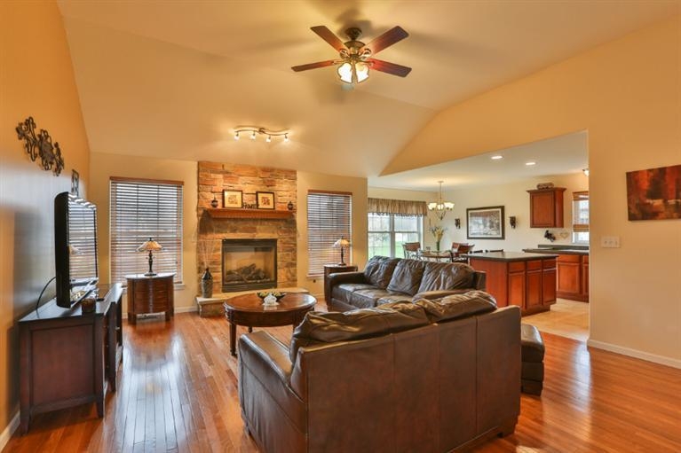 512 Walnut Ridge Court Valparaiso, IN 46385 - Photo 3 of 10 767x511