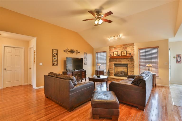 512 Walnut Ridge Court Valparaiso, IN 46385 - Photo 4 of 10 767x511