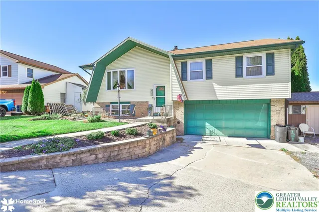 $359,900 | 121 Woodcrest Circle, Allentown, PA 18103