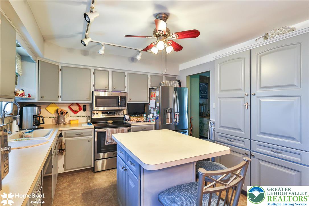 121 Woodcrest Circle Allentown, PA 18103 - Photo 19 of 76