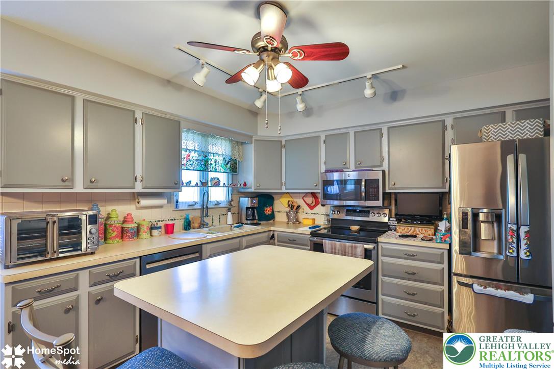 121 Woodcrest Circle Allentown, PA 18103 - Photo 20 of 76