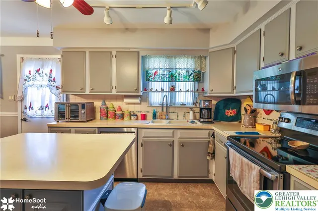 $359,900 | 121 Woodcrest Circle, Allentown, PA 18103