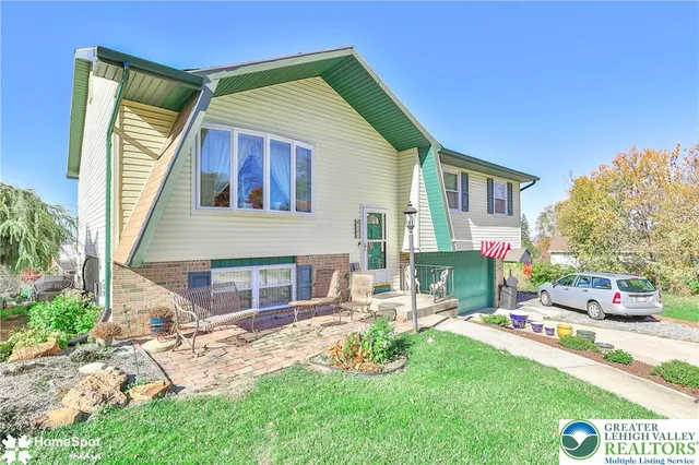 $359,900 | 121 Woodcrest Circle, Allentown, PA 18103