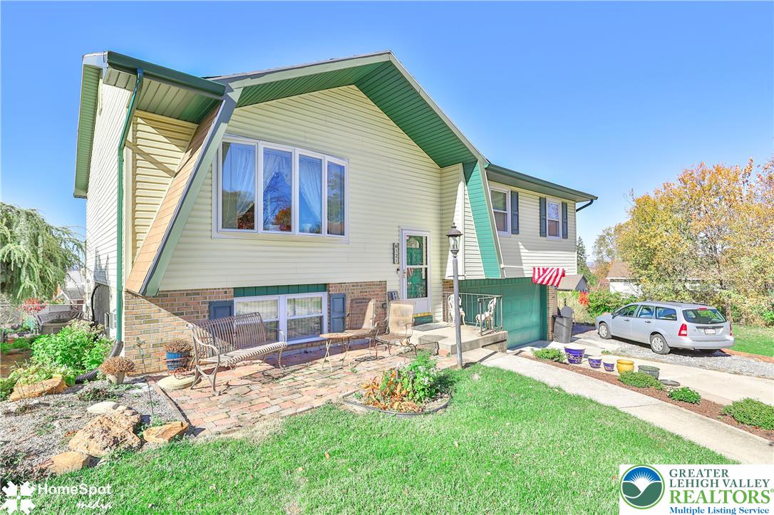 121 Woodcrest Circle Allentown, PA 18103 - Photo 3 of 76