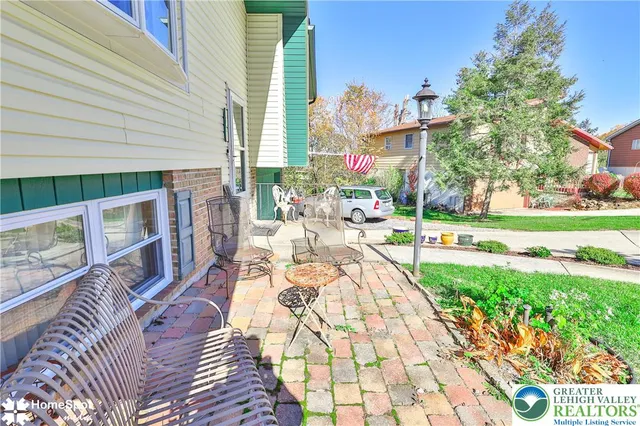 $359,900 | 121 Woodcrest Circle, Allentown, PA 18103