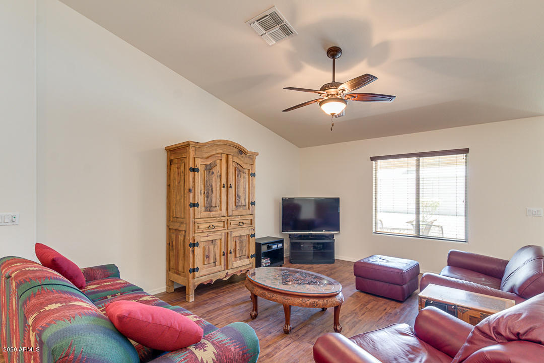 1575 South Apache Drive Apache Junction, AZ 85119 - Photo 7 of 28 High Quality Laminate T/O