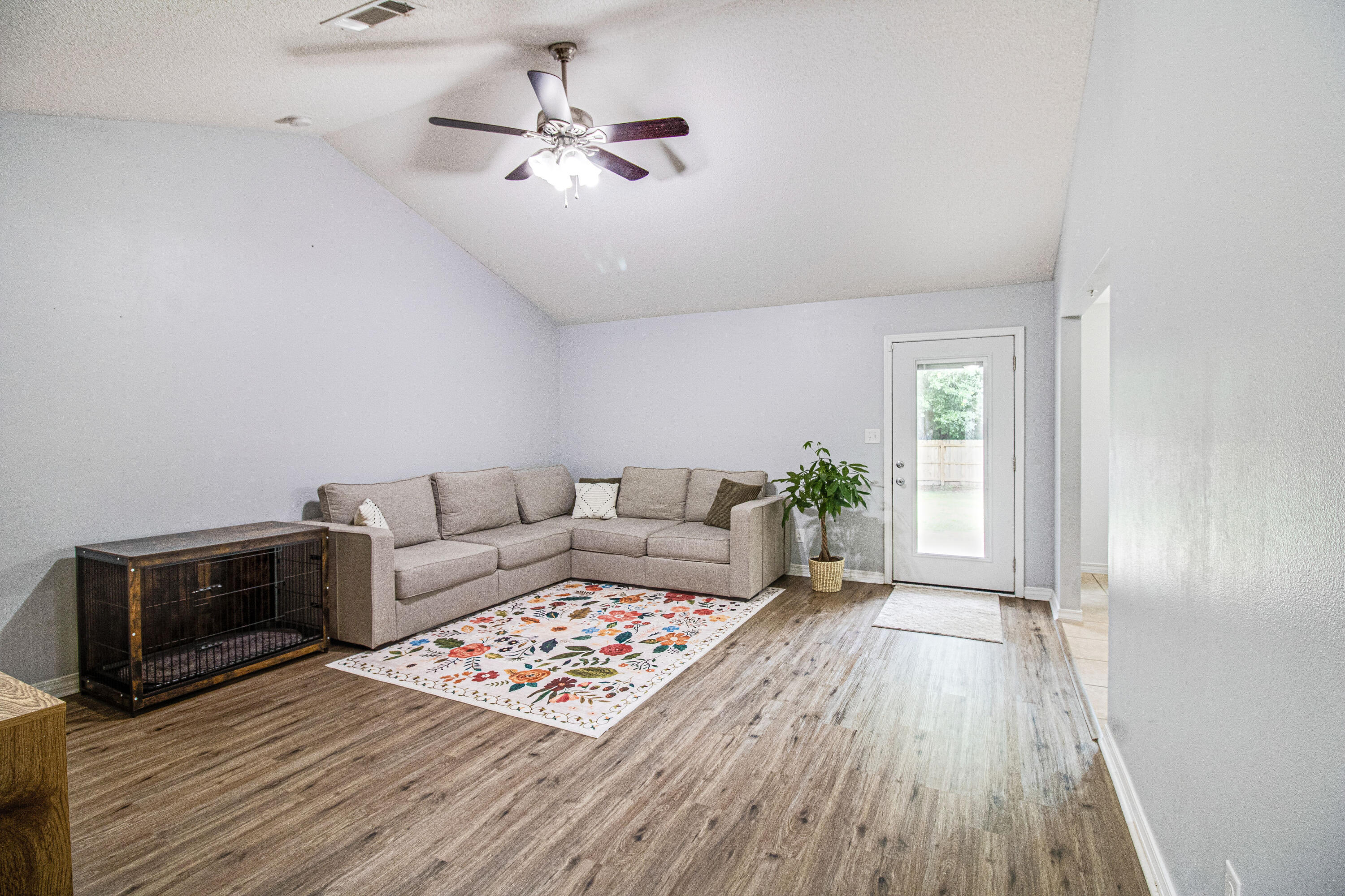 7329 Gordon Evans Road Navarre, FL 32566 - Photo 11 of 27 Living Room