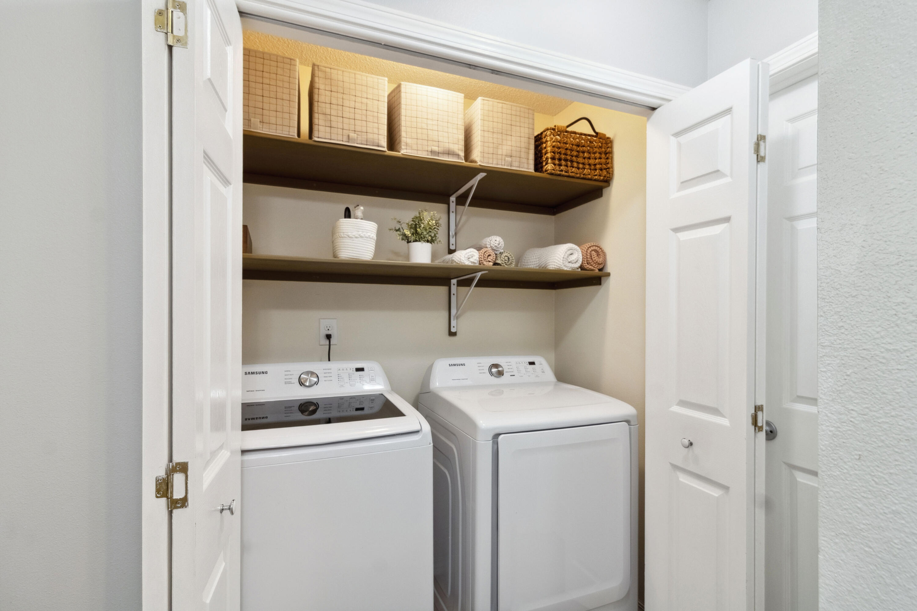7329 Gordon Evans Road Navarre, FL 32566 - Photo 15 of 27 Laundry Room