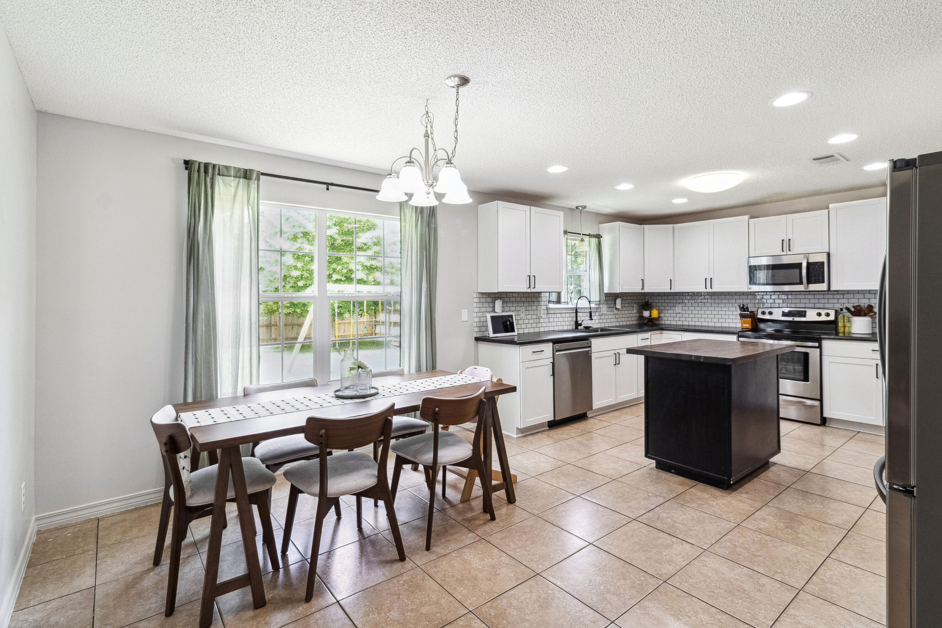 7329 Gordon Evans Road Navarre, FL 32566 - Photo 4 of 27 Kitchen Dining