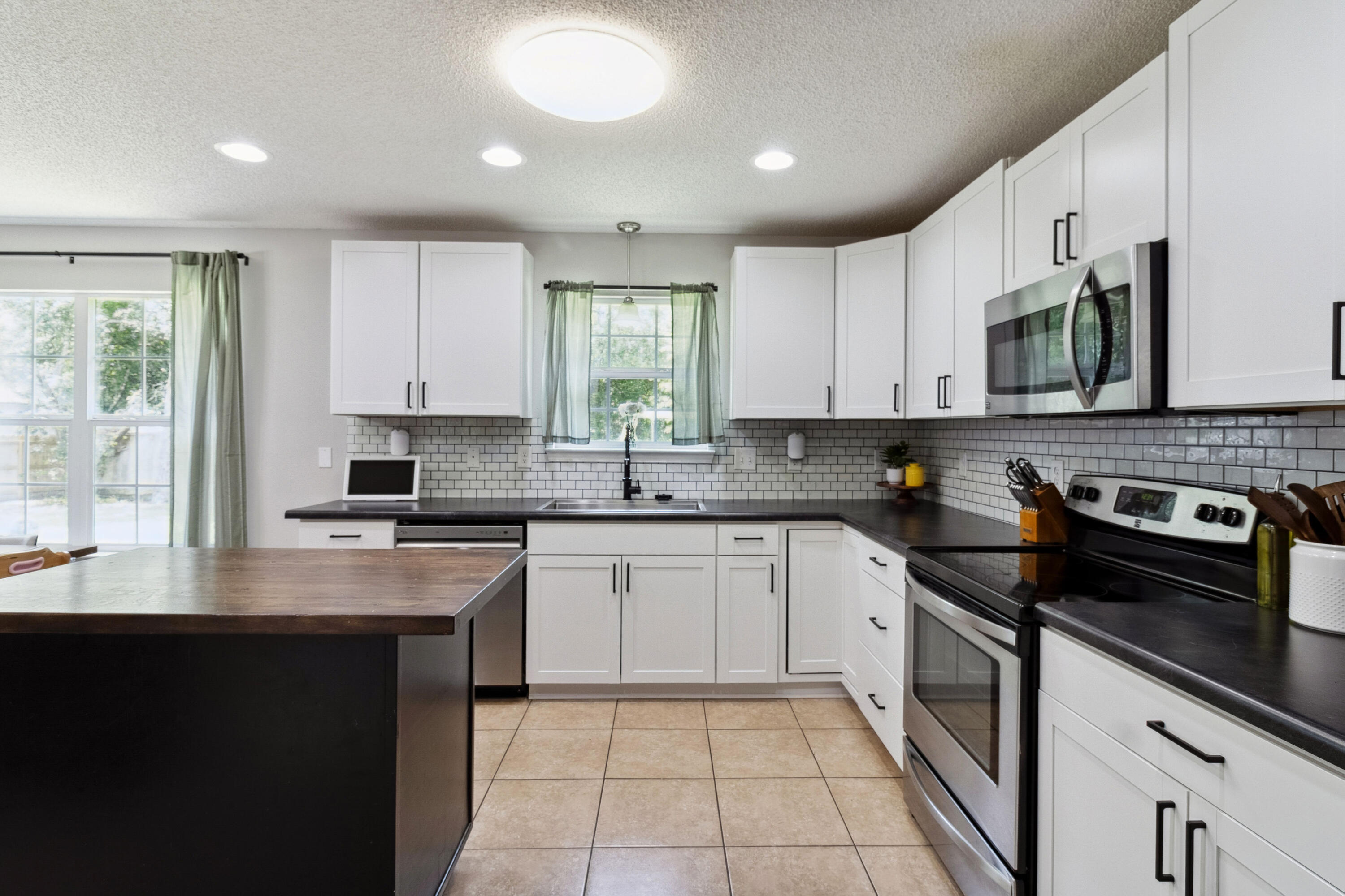 7329 Gordon Evans Road Navarre, FL 32566 - Photo 5 of 27 Kitchen