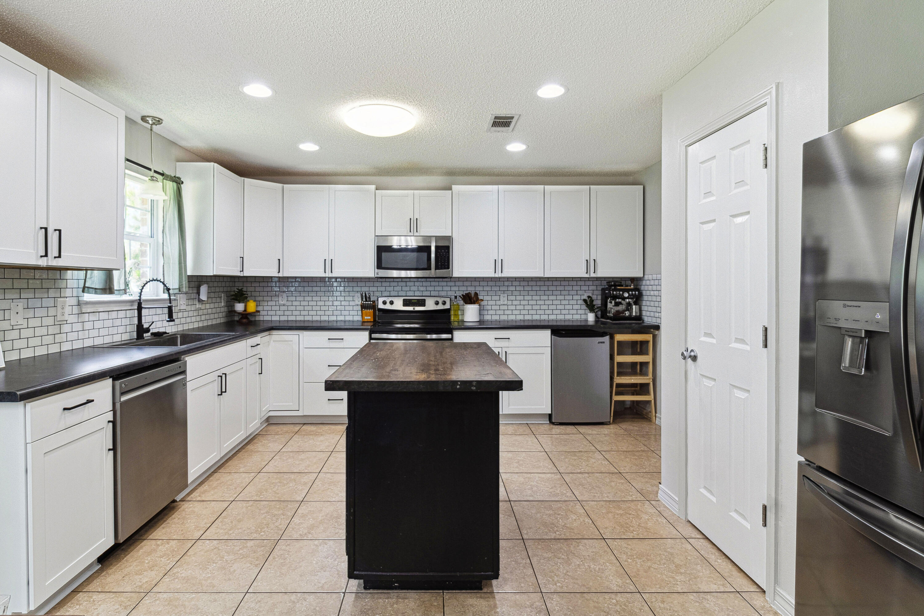 7329 Gordon Evans Road Navarre, FL 32566 - Photo 6 of 27 Kitchen