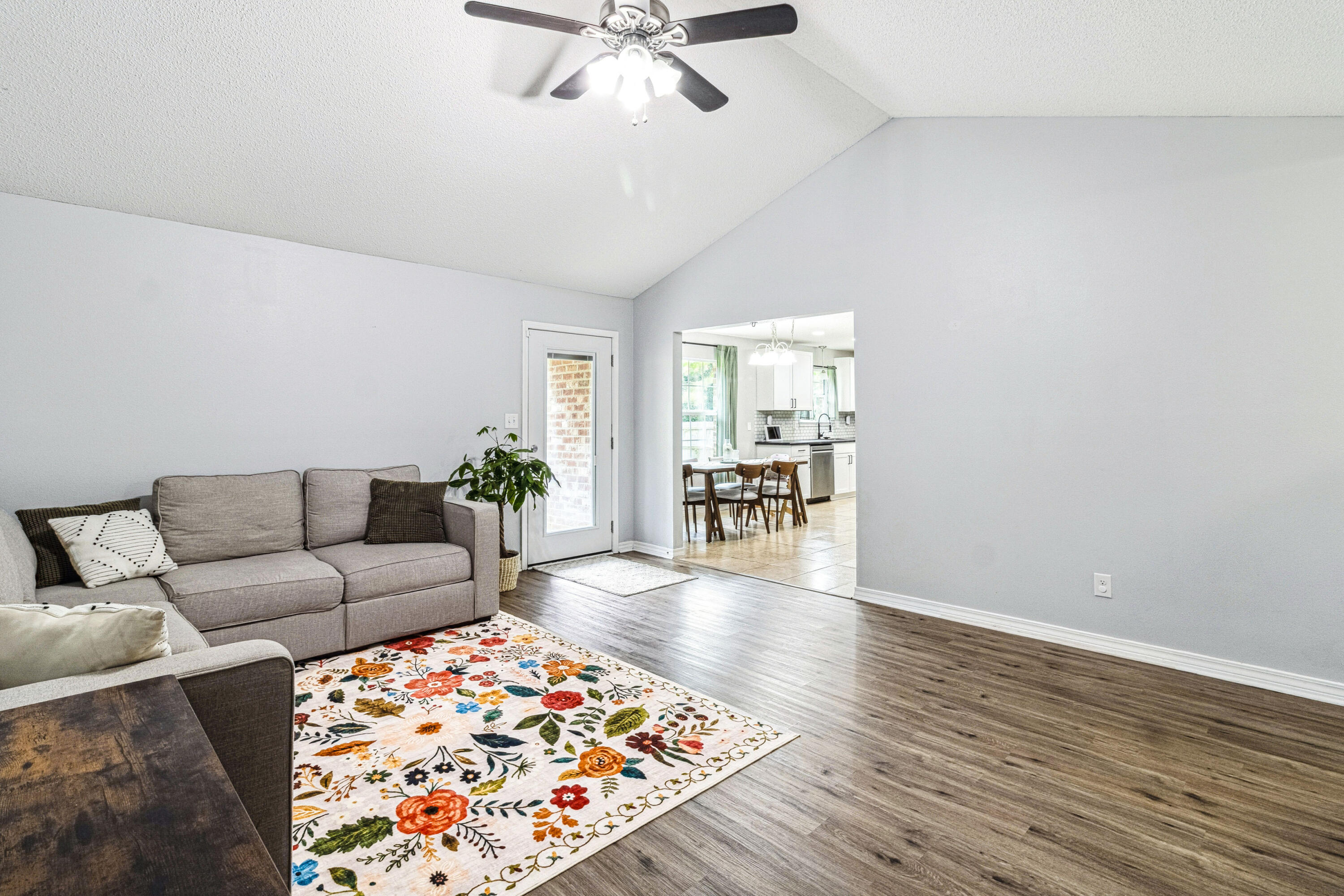 7329 Gordon Evans Road Navarre, FL 32566 - Photo 10 of 27 Living Room