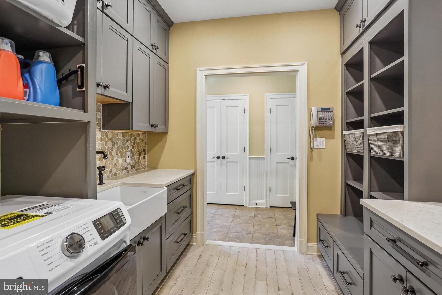 11736 Gainsborough Road Potomac, MD 20854 - Photo 50 of 100 Laundry