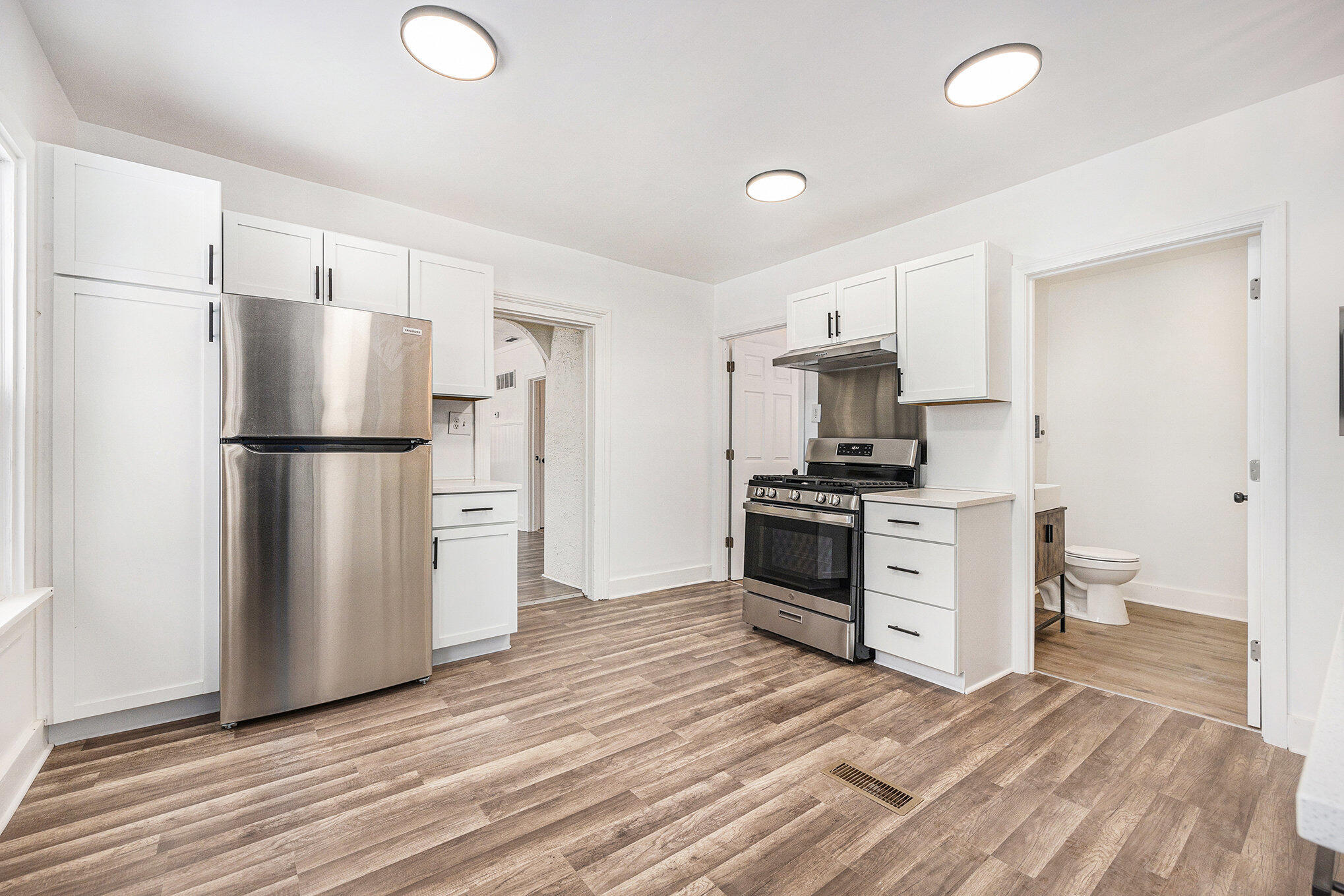 723 Tulip Street Southwest Grand Rapids, MI 49503 - Photo 4 of 16 005_723_tulip-02_467