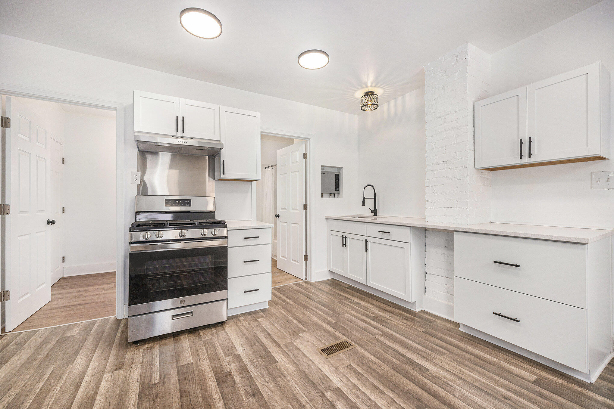 723 Tulip Street Southwest Grand Rapids, MI 49503 - Photo 5 of 16 006_723_tulip-04_381