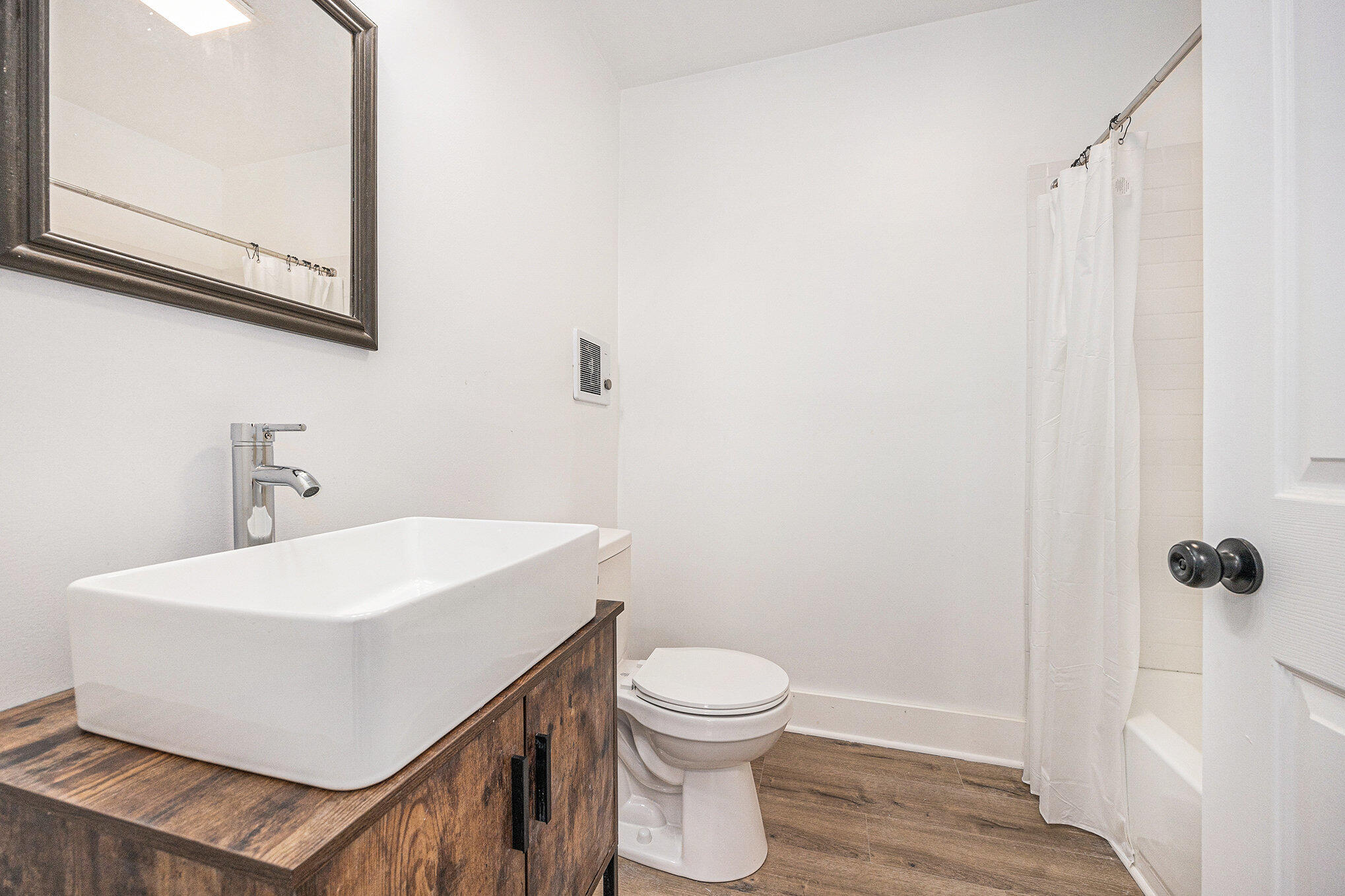 723 Tulip Street Southwest Grand Rapids, MI 49503 - Photo 6 of 16 007_723_tulip-06_306