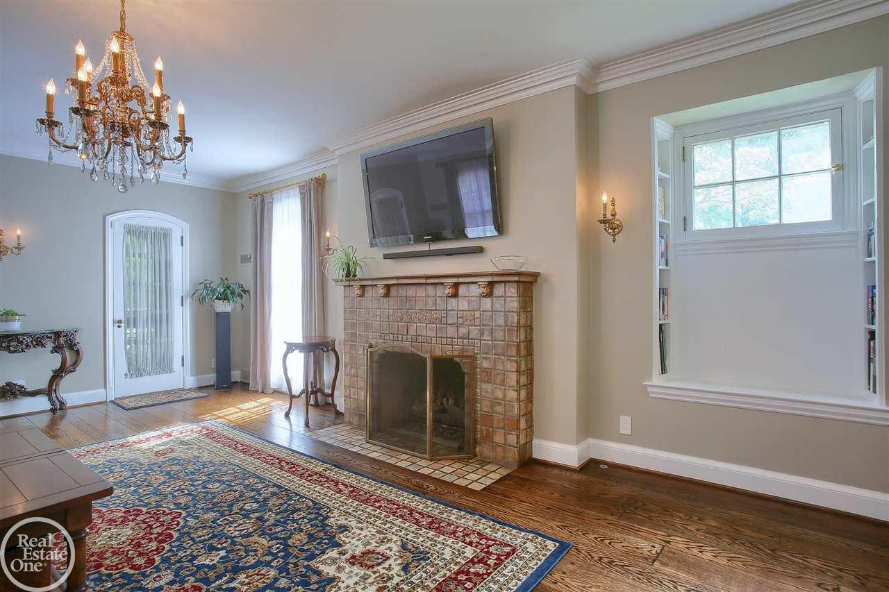 253 Lewiston Road Grosse Pointe, MI 48236 - Photo 9 of 41 50044437-8.JPG