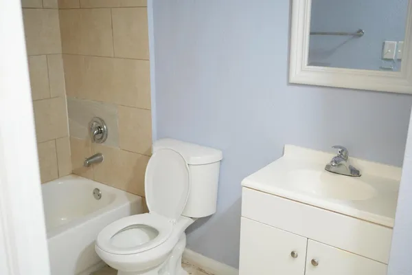 $1,800 | 1133 Benoist Farms Road, Unit 105, West Palm Beach, FL 33411