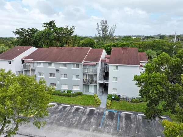 $1,800 | 1133 Benoist Farms Road, Unit 105, West Palm Beach, FL 33411