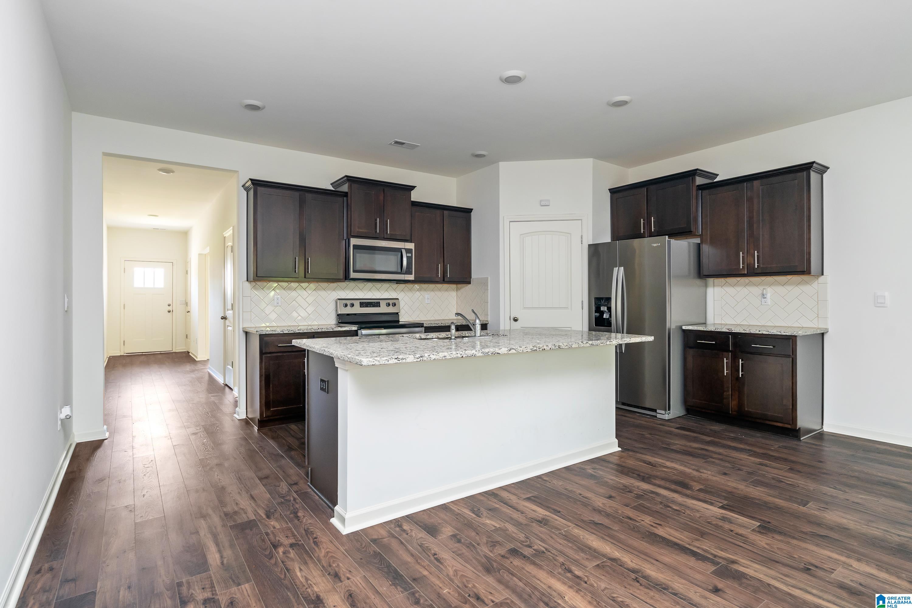 794 Valley Circle Leeds, AL 35094 - Photo 2 of 27