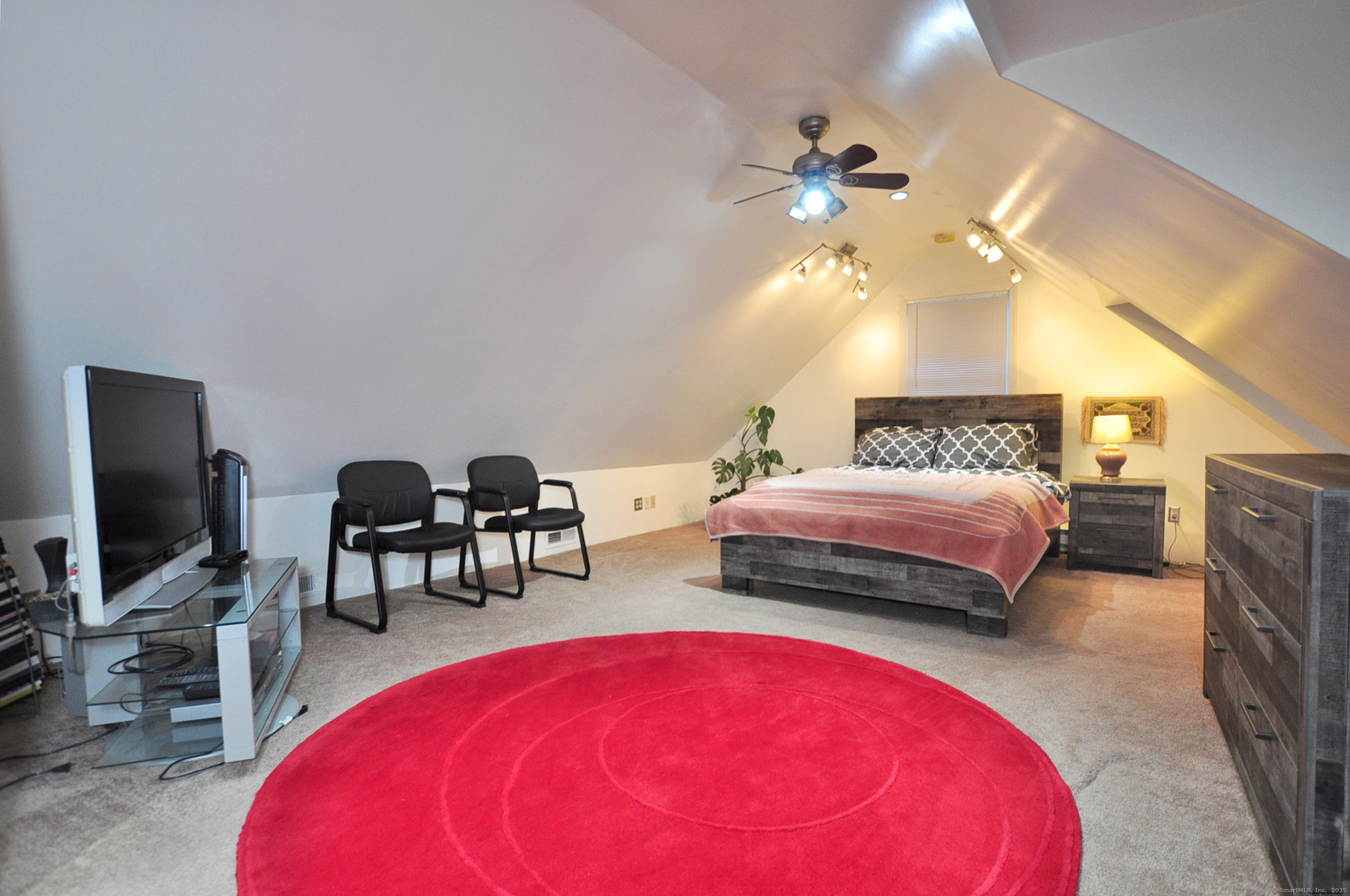 85 Glen Ridge Road Hamden, CT 06518 - Photo 16 of 34
