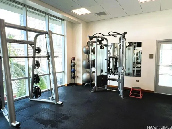 $2,900 | 1189 Waimanu Street, Unit 608, Honolulu, HI 96814