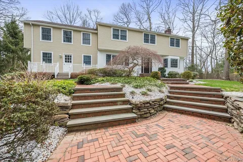 $2,125,000 | 4 Springwood Path, Syosset, NY 11791