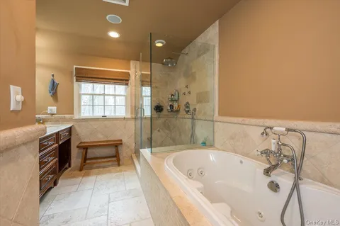 $2,125,000 | 4 Springwood Path, Syosset, NY 11791