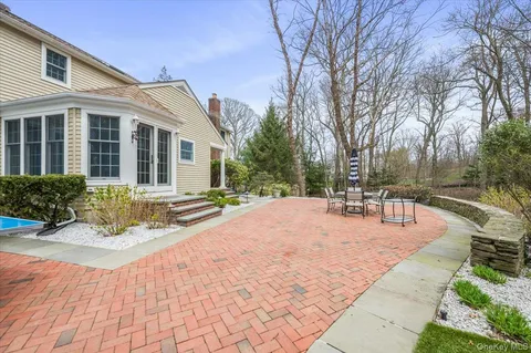 $2,125,000 | 4 Springwood Path, Syosset, NY 11791