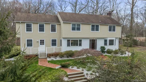 $2,125,000 | 4 Springwood Path, Syosset, NY 11791