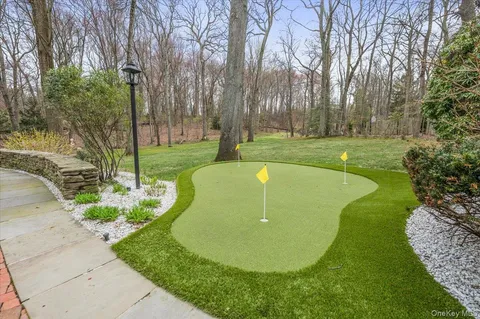 $2,125,000 | 4 Springwood Path, Syosset, NY 11791