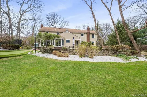 $2,125,000 | 4 Springwood Path, Syosset, NY 11791