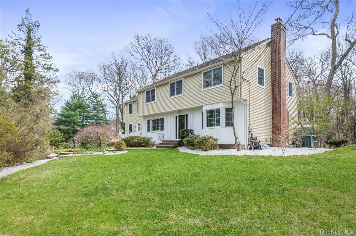 4 Springwood Path Syosset, NY 11791 - Photo 5 of 47 View from side yard.