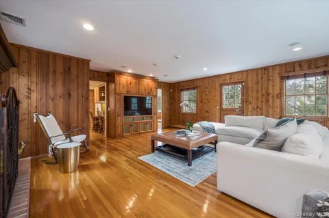 $2,125,000 | 4 Springwood Path, Syosset, NY 11791