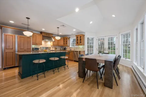 $2,125,000 | 4 Springwood Path, Syosset, NY 11791