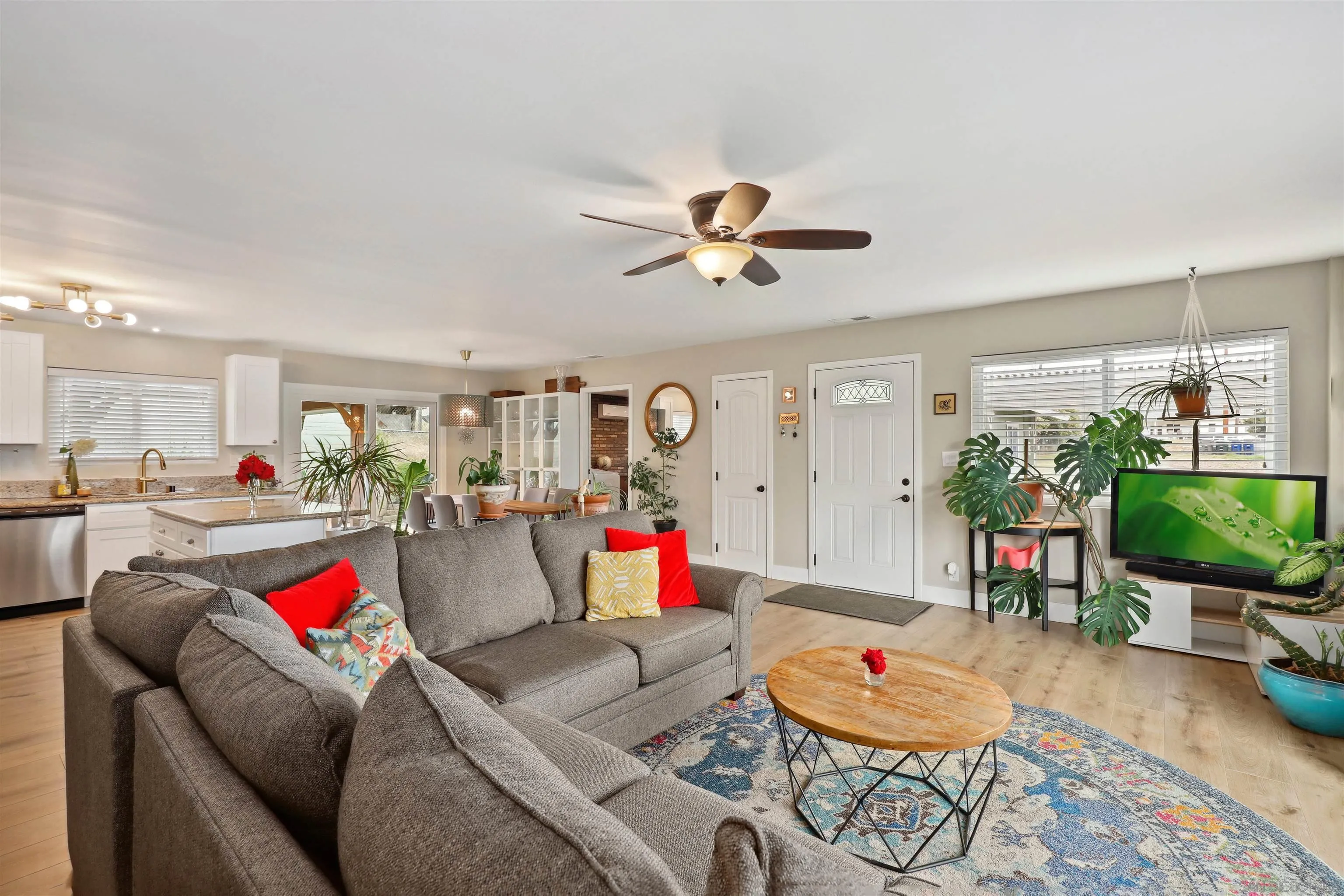 724 Amigos Road Ramona, CA 92065 - Photo 4 of 40 Gallery Image 4