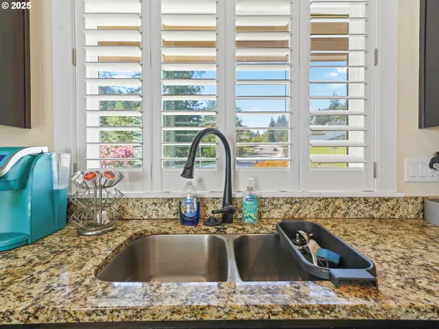 $415,000 | 924 Park Street, Sweet Home, OR 97386