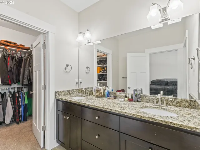 $415,000 | 924 Park Street, Sweet Home, OR 97386