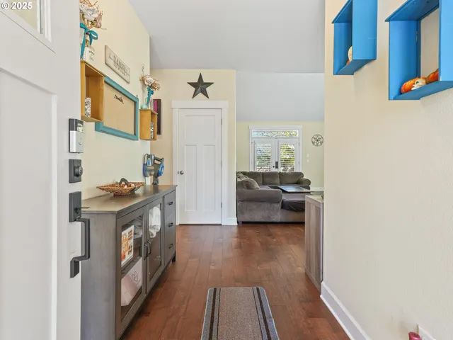 $415,000 | 924 Park Street, Sweet Home, OR 97386