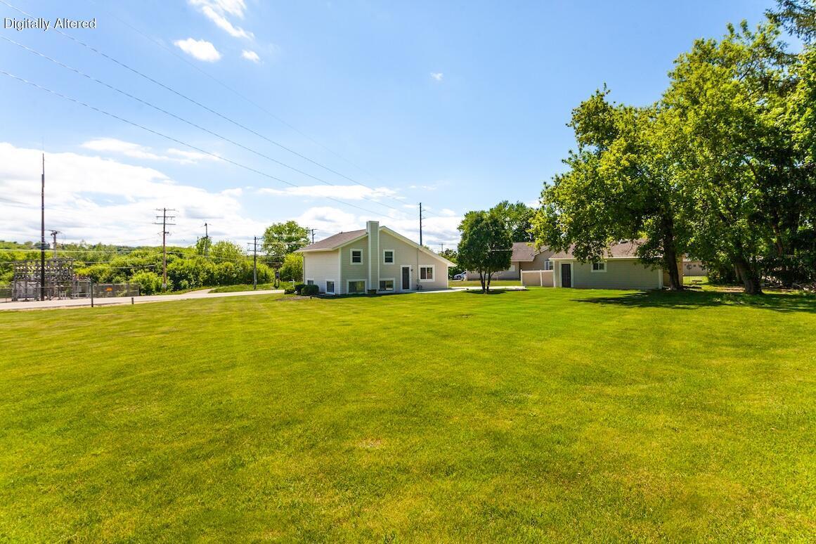 N20W28282 Oakton Road Delafield, WI 53072 - Photo 9 of 49 Ext