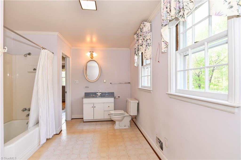 902 Dover Road Greensboro, NC 27408 - Photo 20 of 28 Gallery Image 20