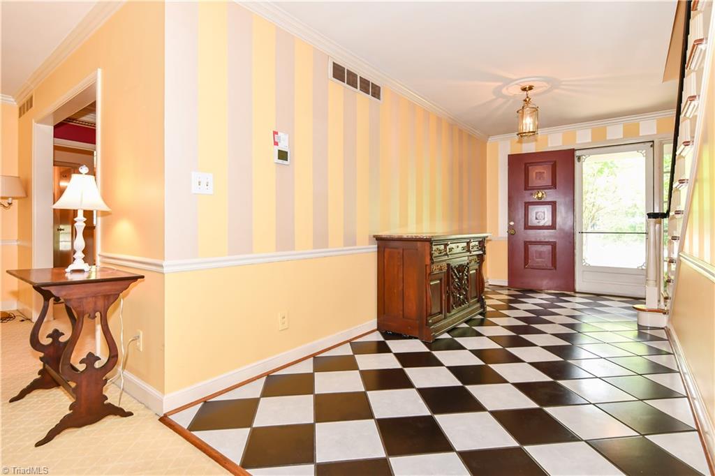 902 Dover Road Greensboro, NC 27408 - Photo 3 of 28 Gallery Image 3