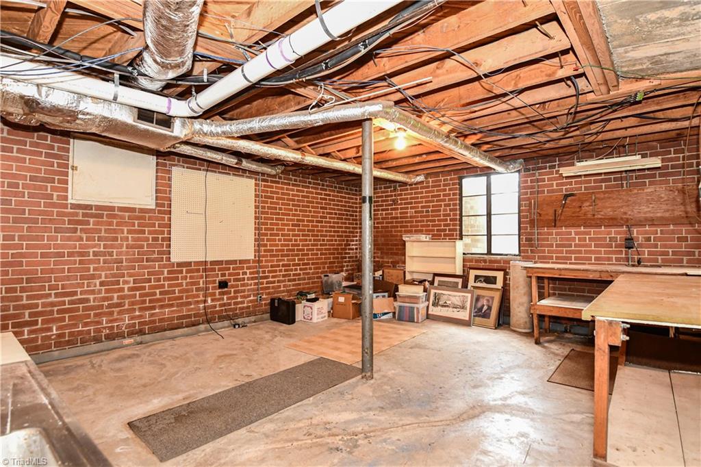 902 Dover Road Greensboro, NC 27408 - Photo 22 of 28 Gallery Image 22