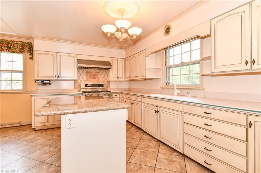902 Dover Road Greensboro, NC 27408 - Photo 7 of 28 Gallery Image 7